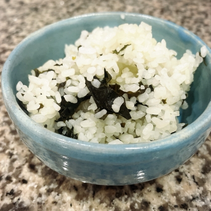 給食の味♡わかめごはん