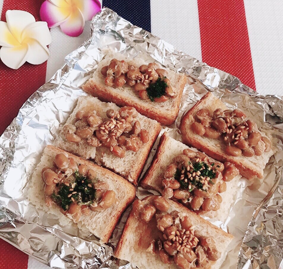 納豆トースト(いりごま&あおさ)オープンサンド