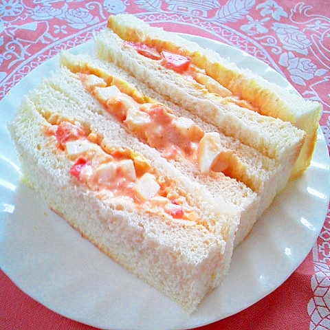 卵とトマトサラダのサンドイッチ