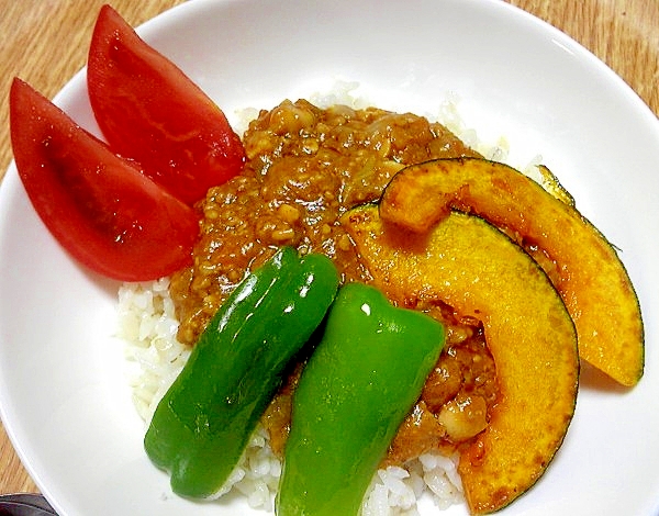 夏野菜で彩った大豆入りキーマカレー