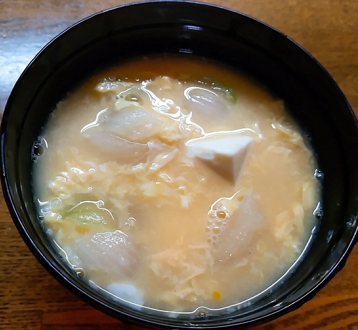 豆腐と玉ねぎの味噌汁