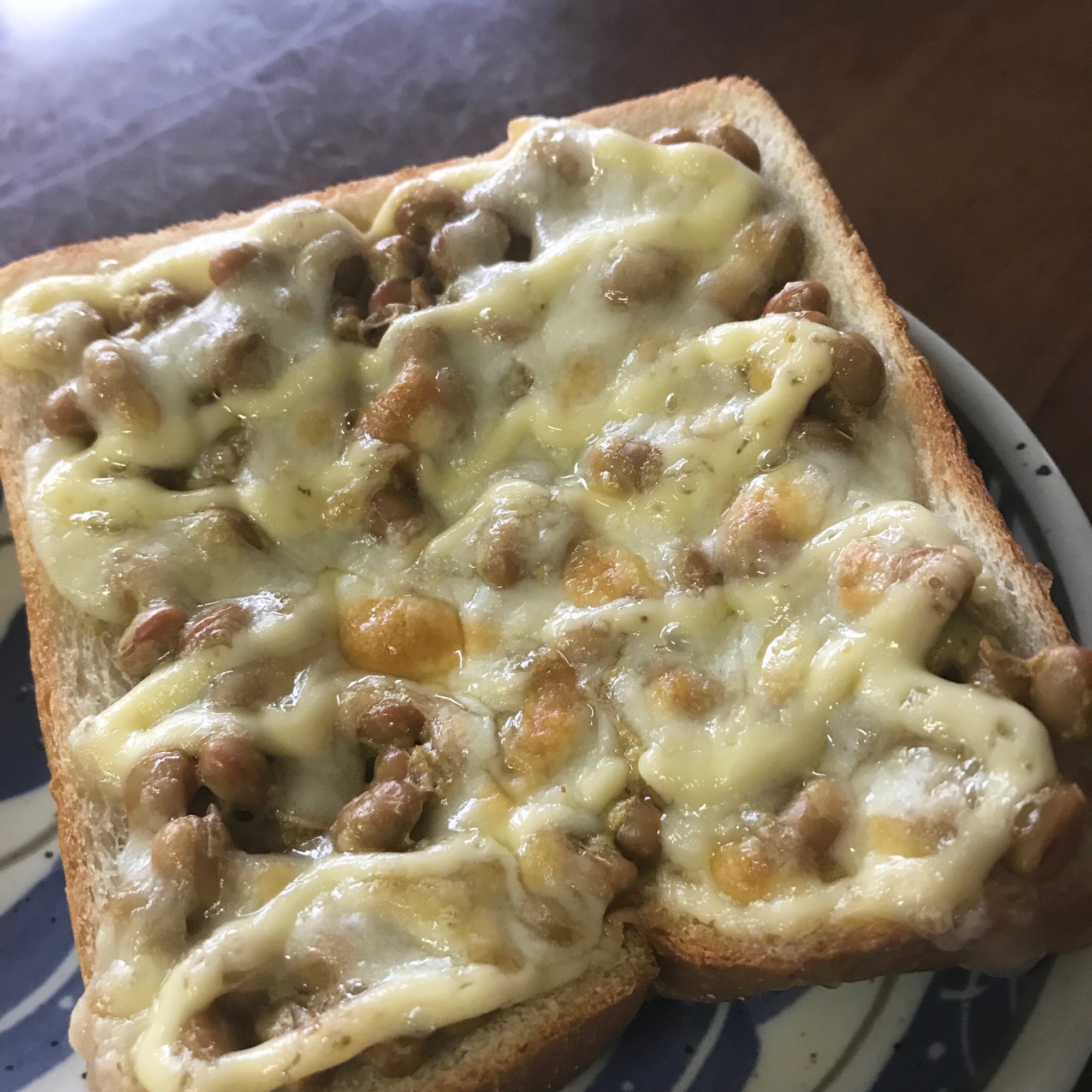 栄養もばっちり！納豆チーズトースト