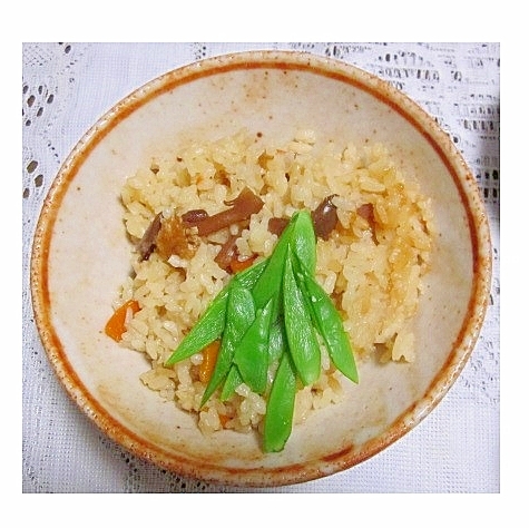炊き込みご飯（人参・あさりの佃煮・しめじの佃煮）