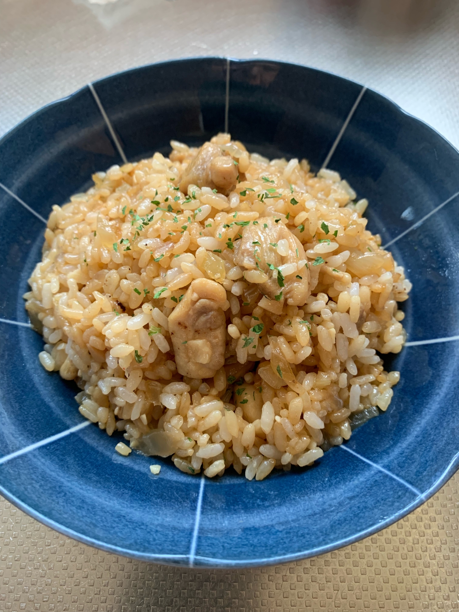 にんにくの香りで食欲そそる☆チキンガーリックライス