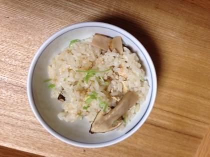 香り豊かな秋の味覚「松茸ご飯」