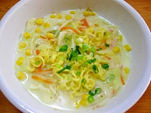 野菜たっぷり♪牛乳でまろやか塩ラーメン