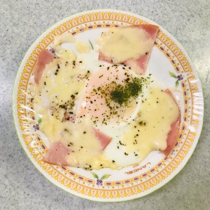 ハムチーズのせ目玉焼き☆