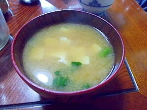 豆腐と小松菜の味噌汁