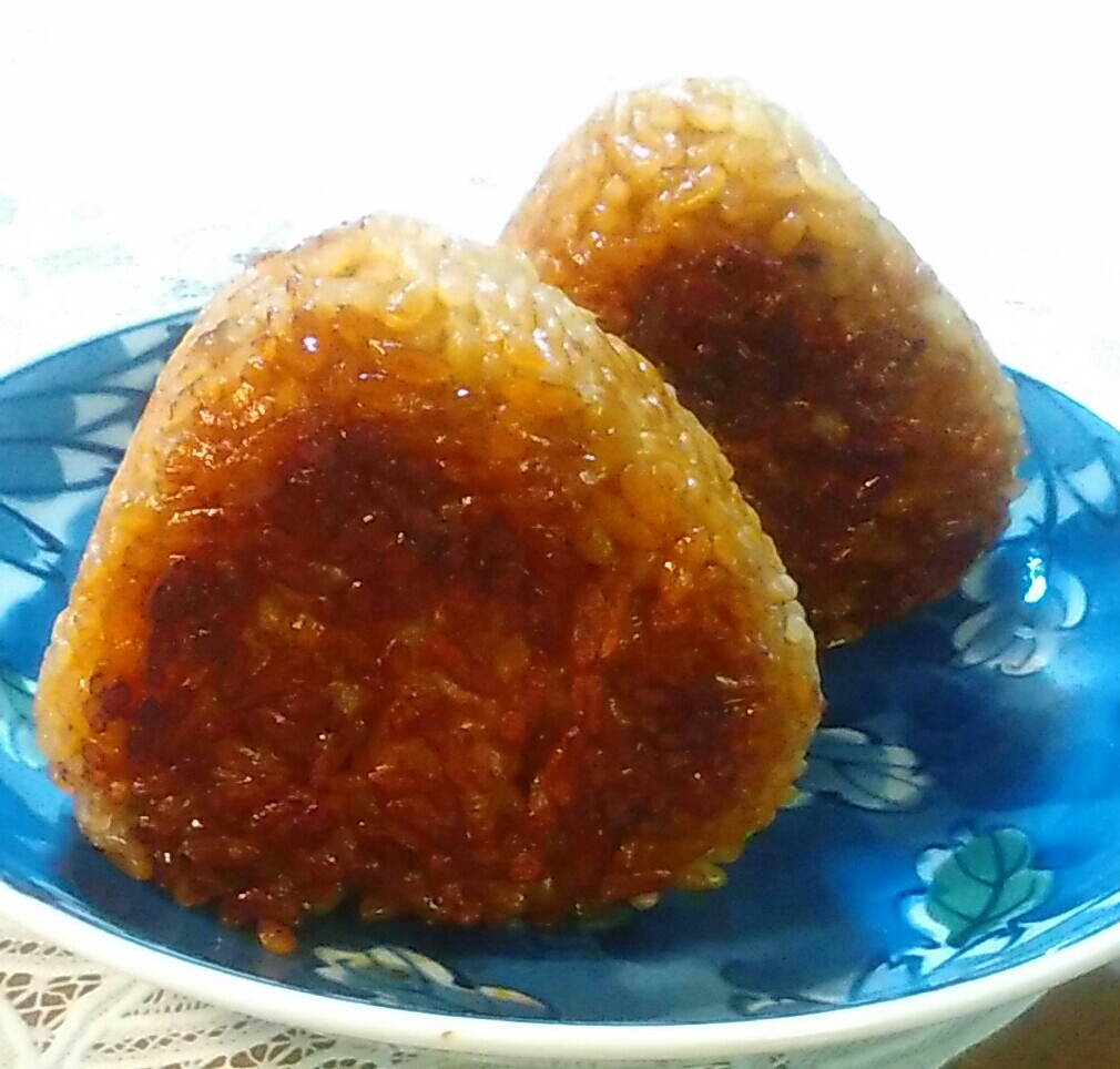 冷やご飯で焼きおにぎり 夜食にどうぞ レシピ 作り方 By にゃんco母 楽天レシピ