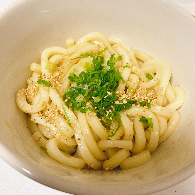 簡単♡節約♡めんつゆごま油うどん