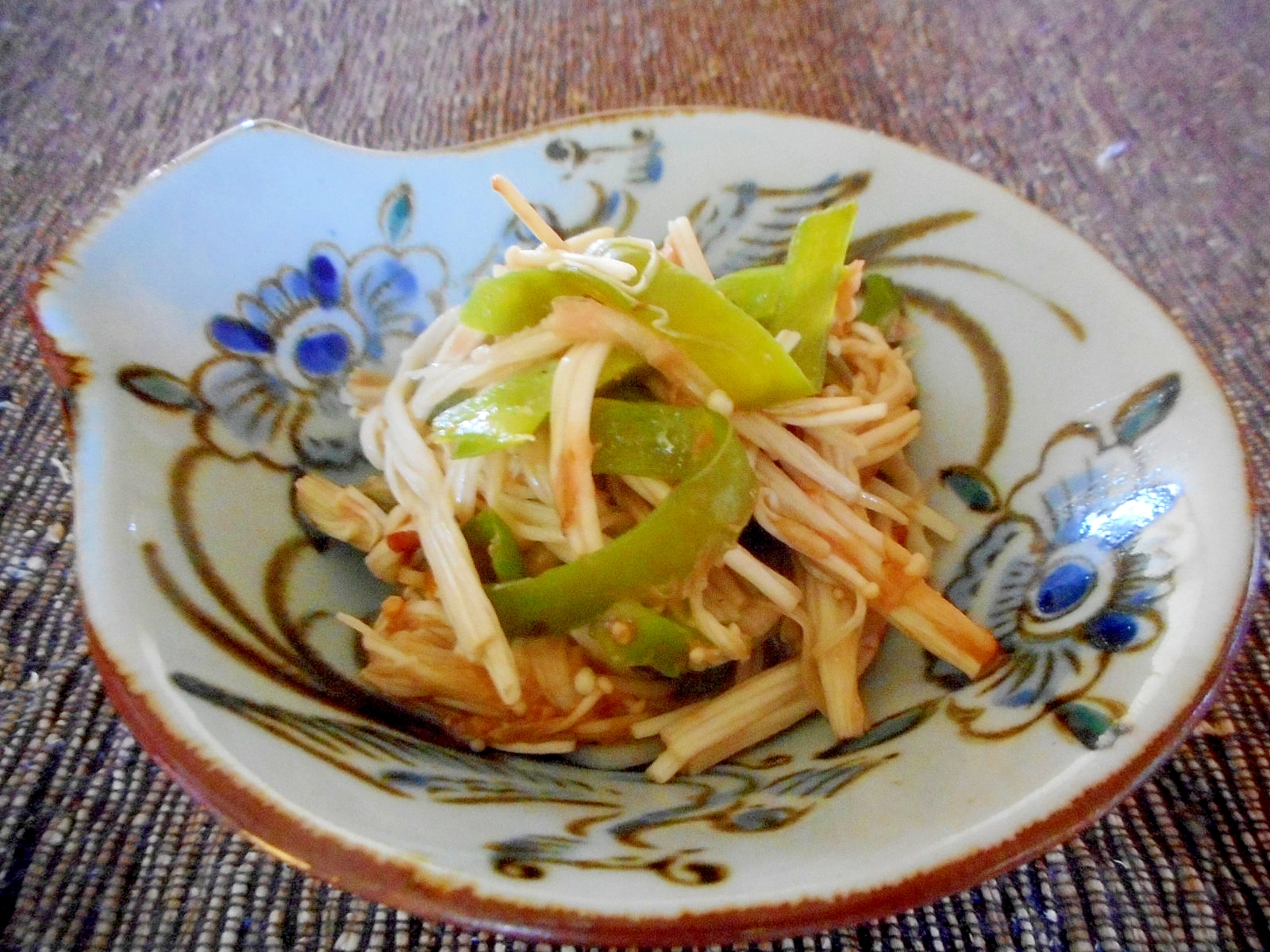 レンジでエノキとピーマンのおかか味噌和え