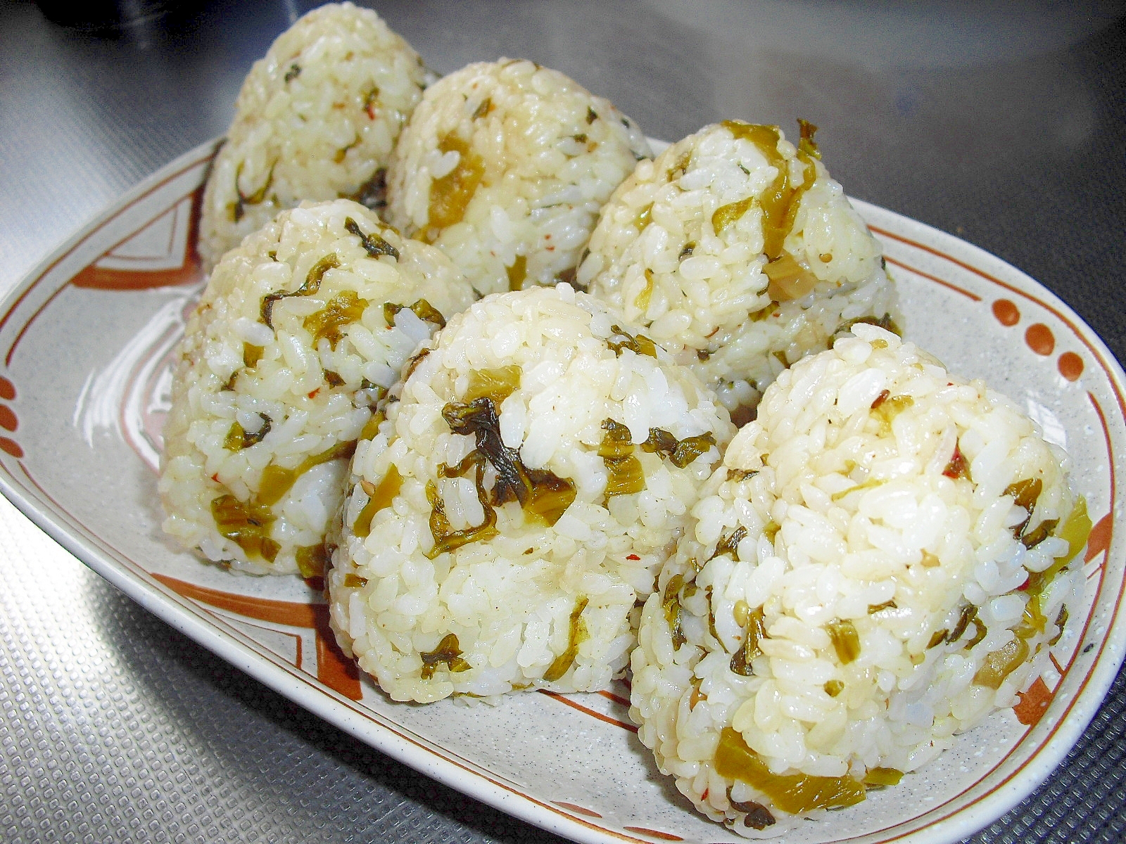 食べ過ぎちゃう 我が家の 辛子高菜のおにぎり レシピ 作り方 By Miyu 楽天レシピ