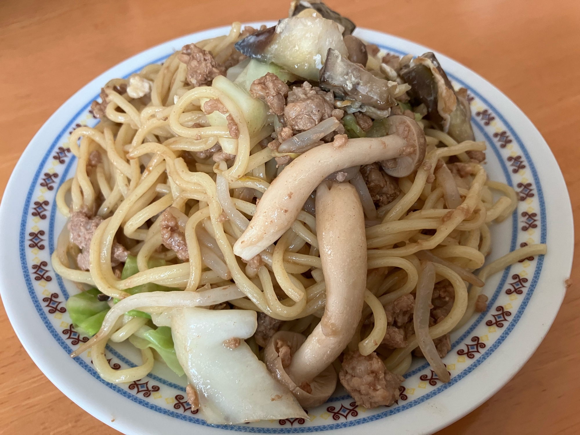 茄子としめじとひき肉焼きそば