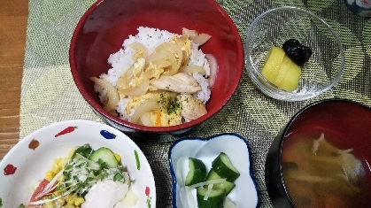 自分用はお肉は控えめで玉ねぎでかさましです。いつもはつゆの素を使うのですがこちらなら私でも覚えられる！簡単で美味しくごちそうさまでした。