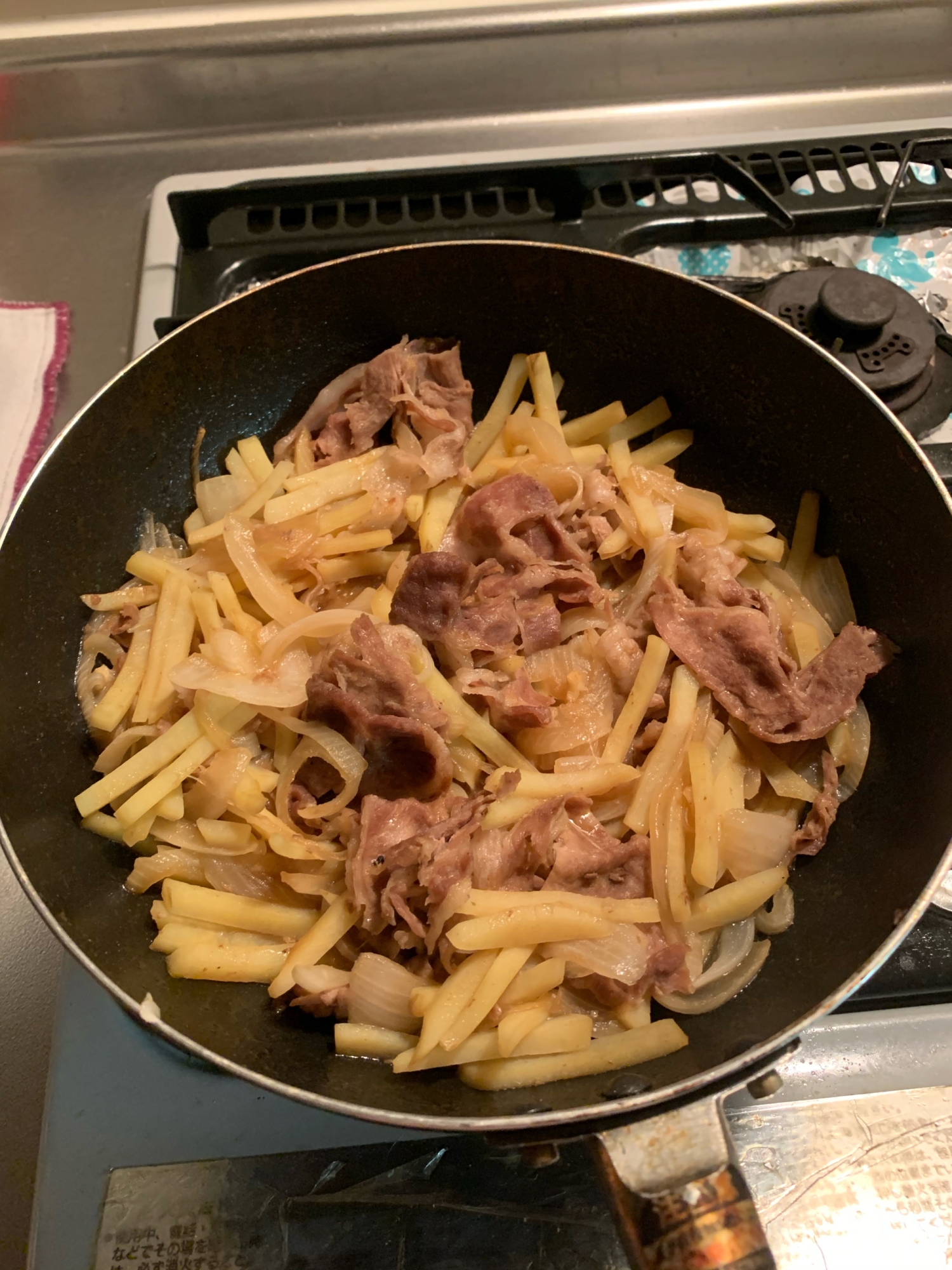 豚肉とジャガイモと玉ねぎの炒め物