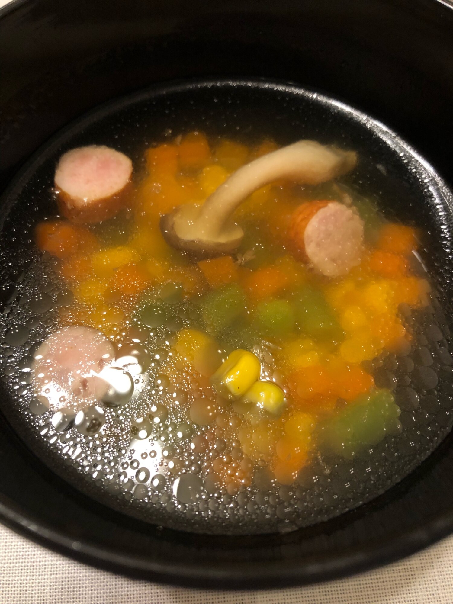 かすかな 贅沢な 梨 ミックス ベジタブル コンソメ スープ 糸 月曜 受動的