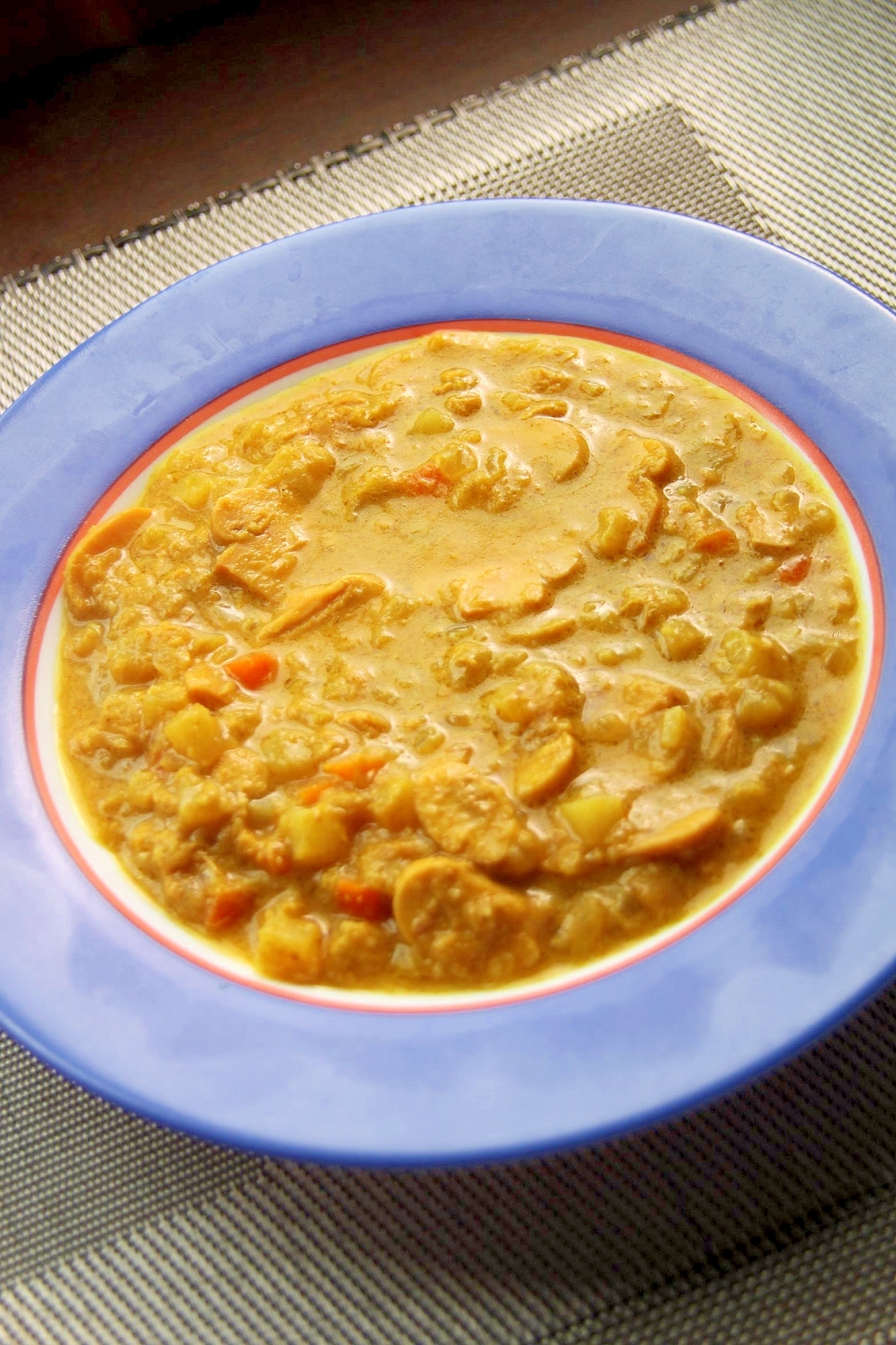 缶詰と冷凍食品だけで作る『ツナカレー』