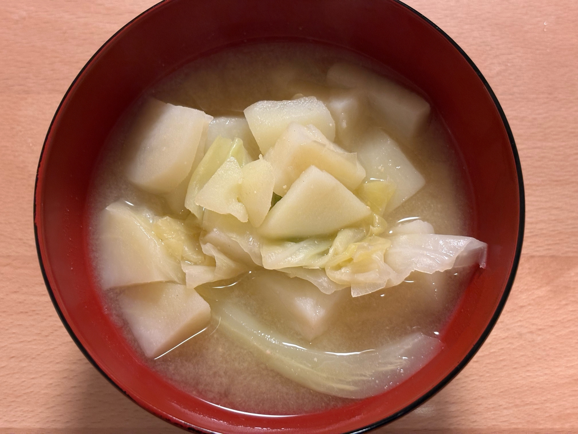 キャベツとじゃがいもの味噌汁