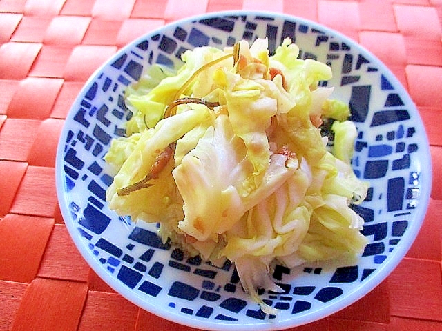 レンジで簡単!キャベツの塩昆布梅和え
