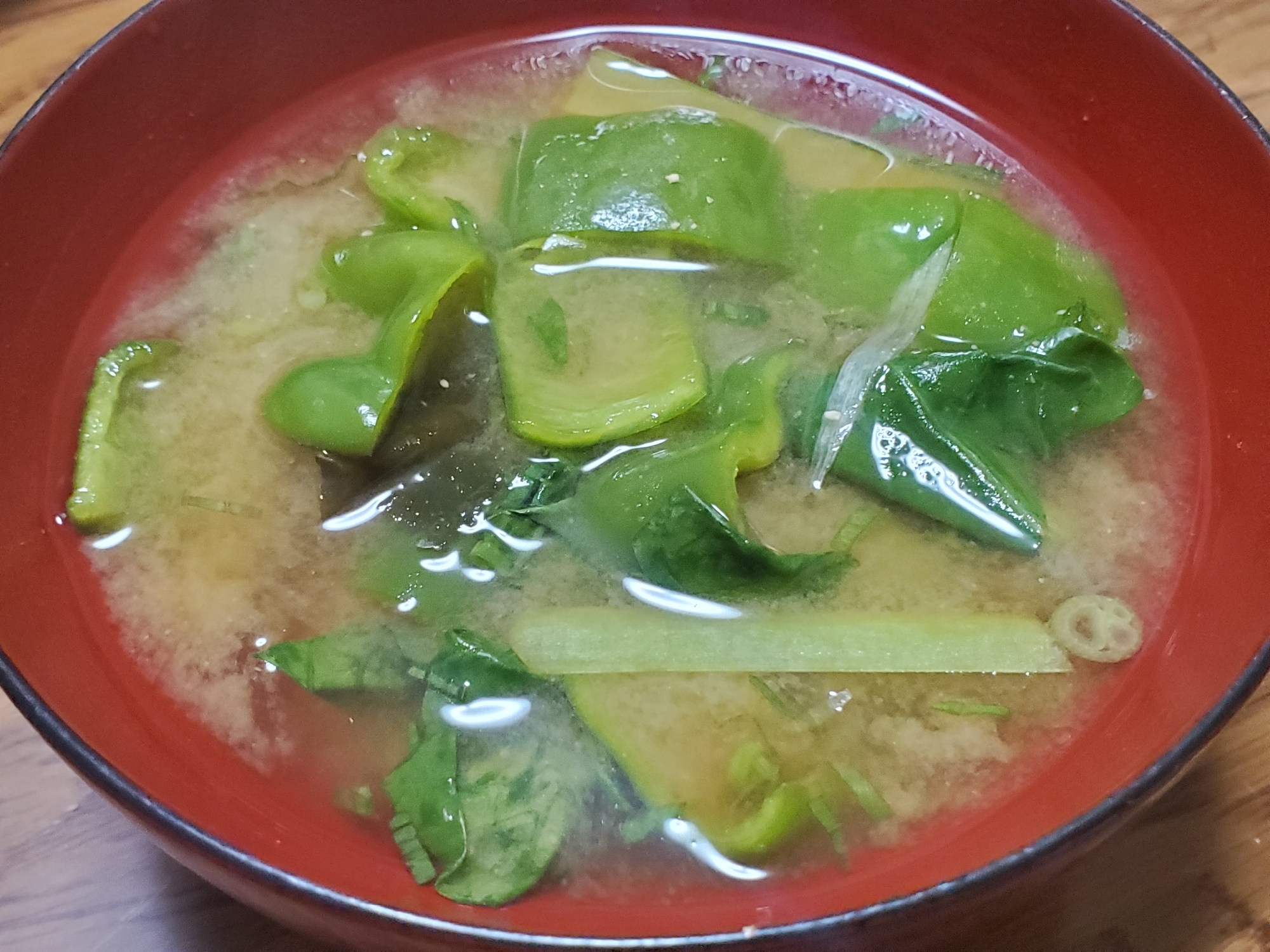 小松菜とピーマンの味噌汁