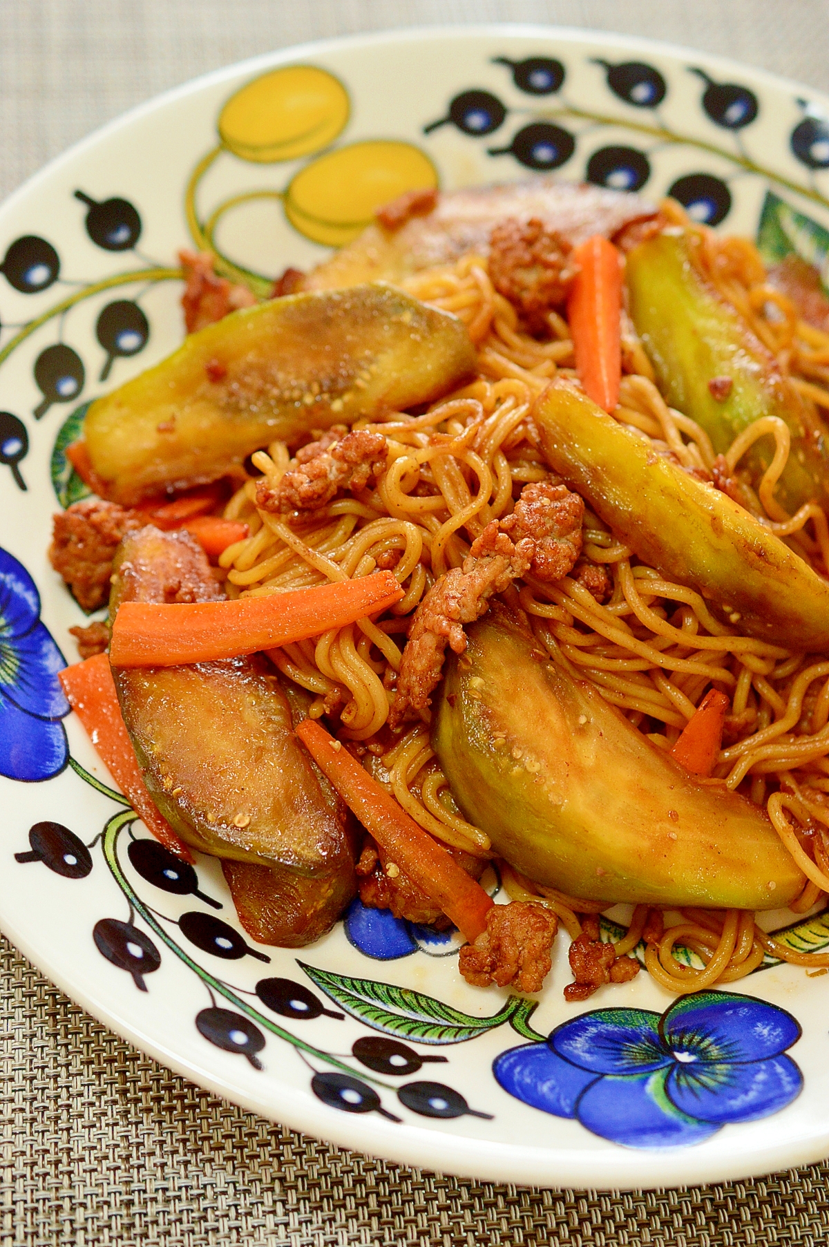 とろ〜りが美味しい！茄子と☆そぼろ焼きそば