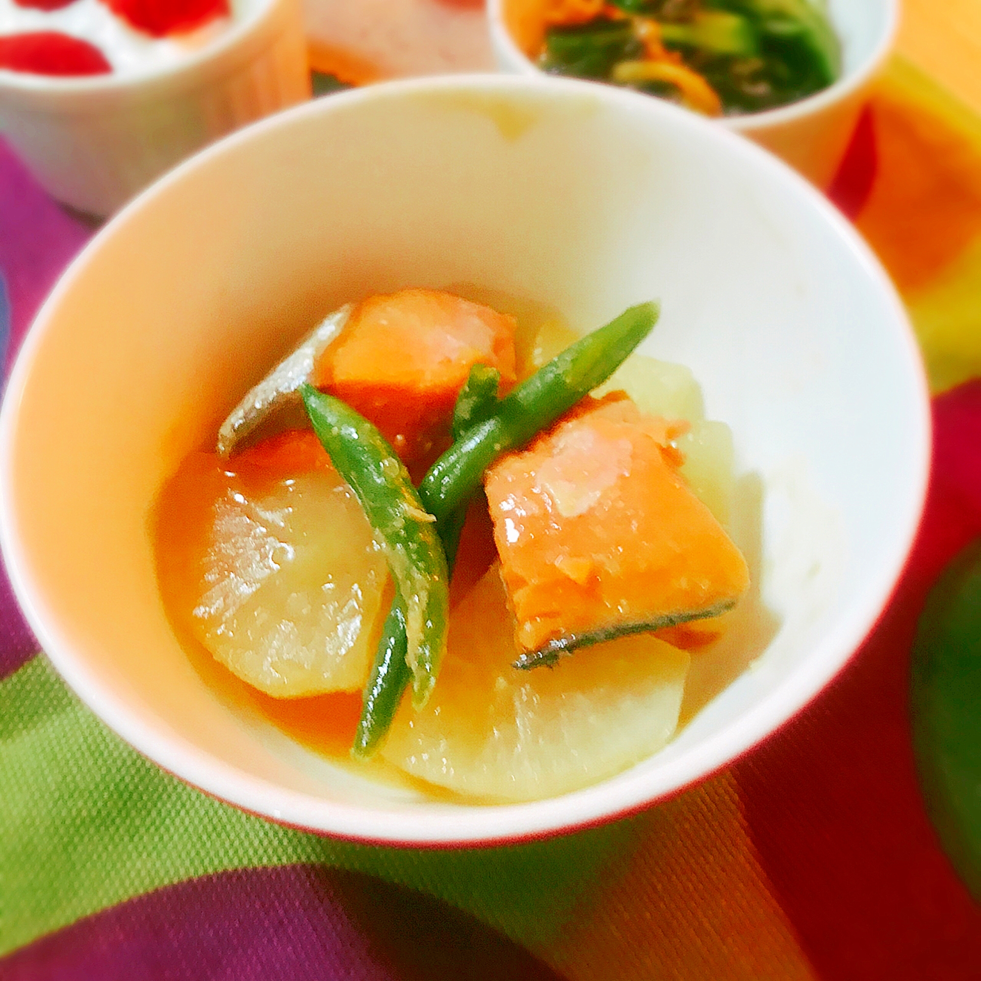 ご飯が進む！しみしみ大根と鮭の甘煮