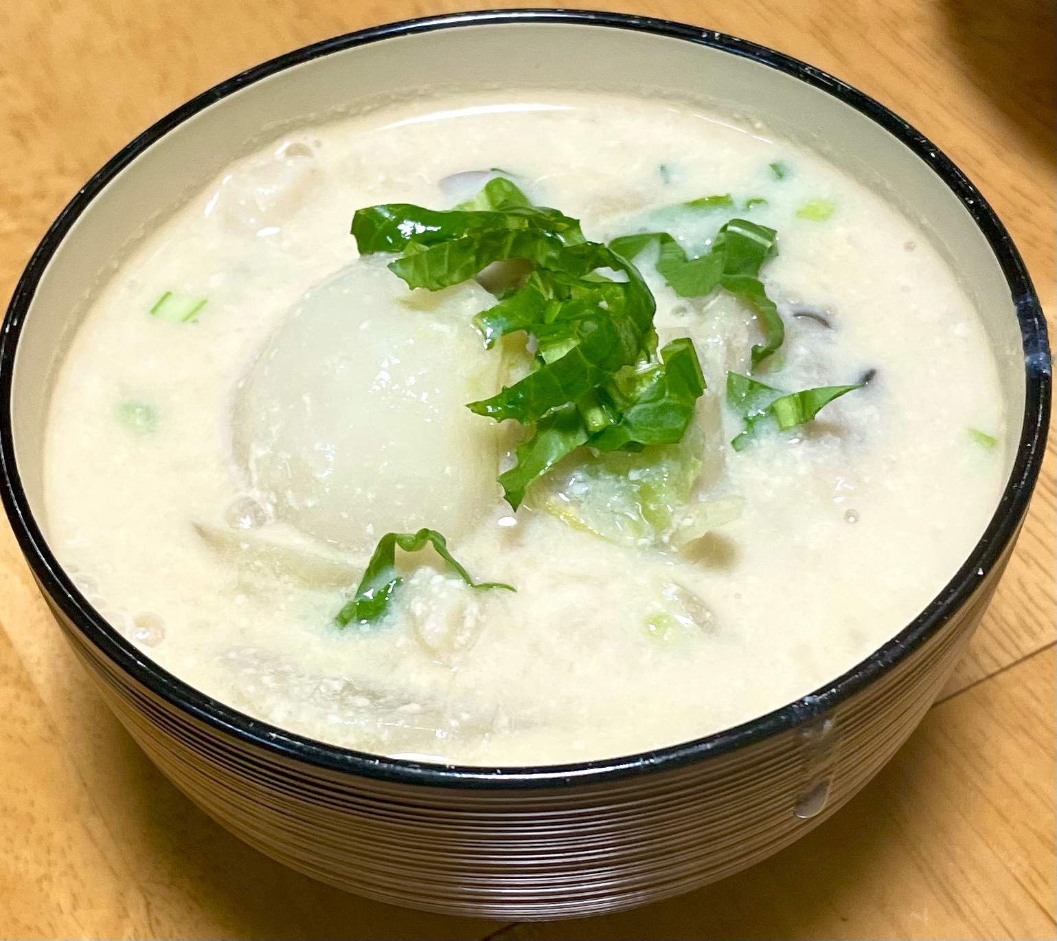かぶとしめじの豆乳みそ汁