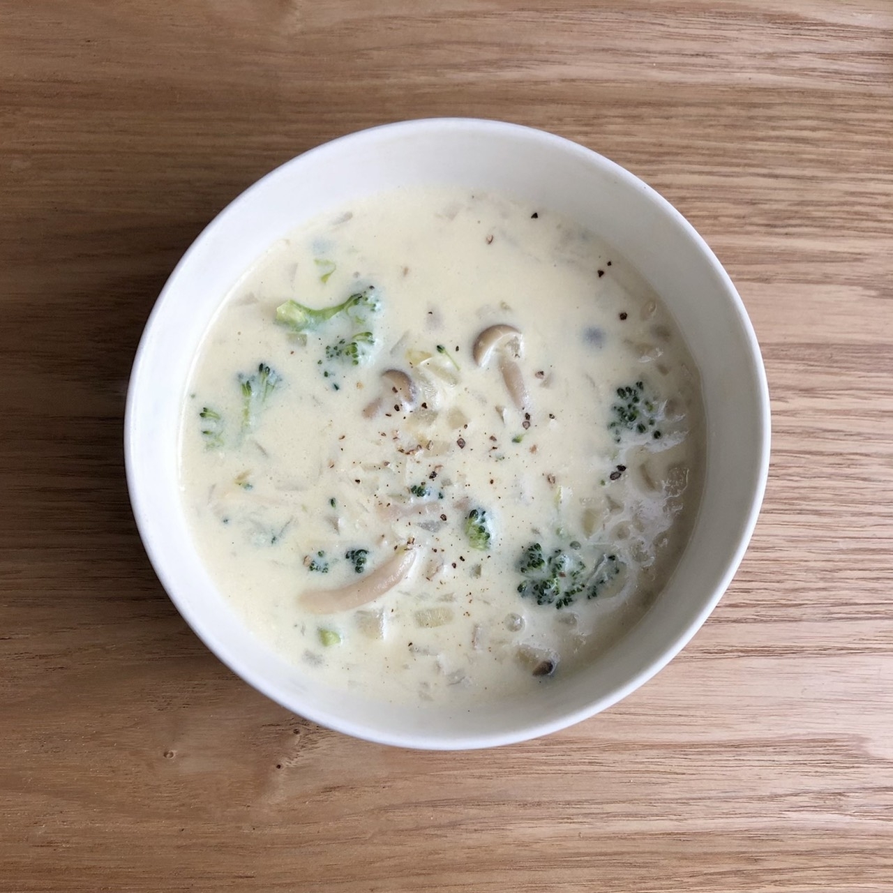 きのことブロッコリーの豆乳スープ