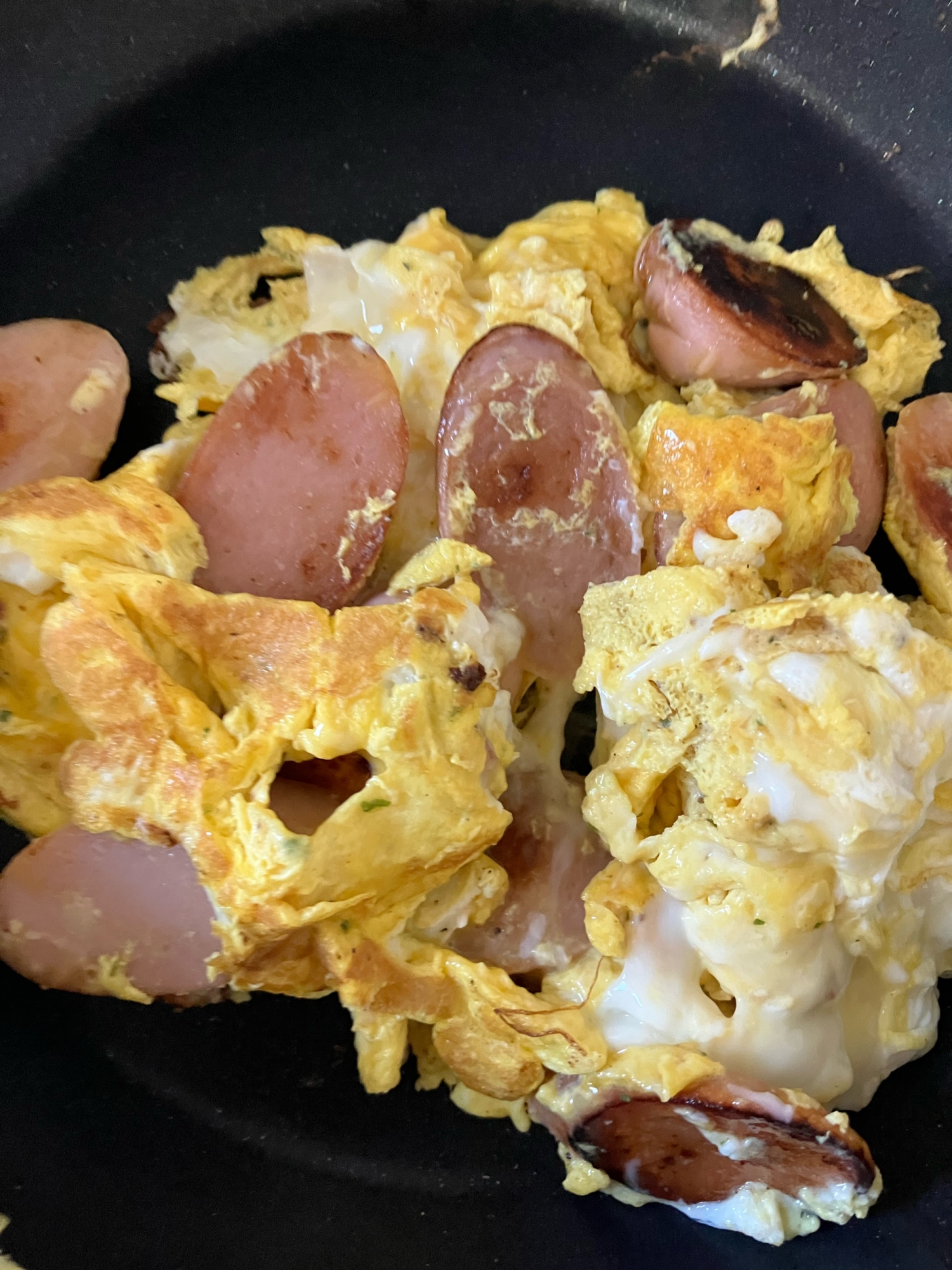 魚肉ソーセージスクランブルエッグ