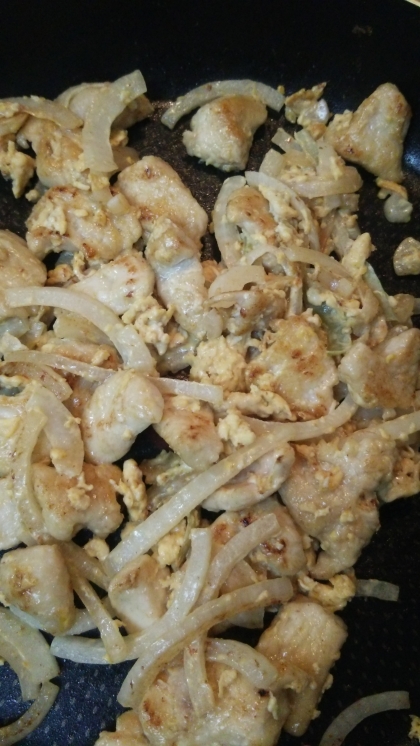 鶏むね肉・玉ねぎ・卵の醤油マヨ炒め
