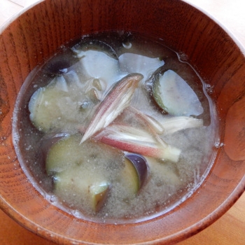 茄子とみょうがの味噌汁