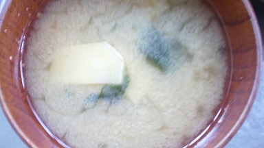 わかめとじゃがいもの味噌汁美味しかったです。
じゃがいもを薄めに切って時短にして作りました。