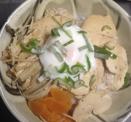 こんにちは〜自家製鶏ハムで作ってみました。残り野菜も足してます(*^^*)レシピありがとうございました。