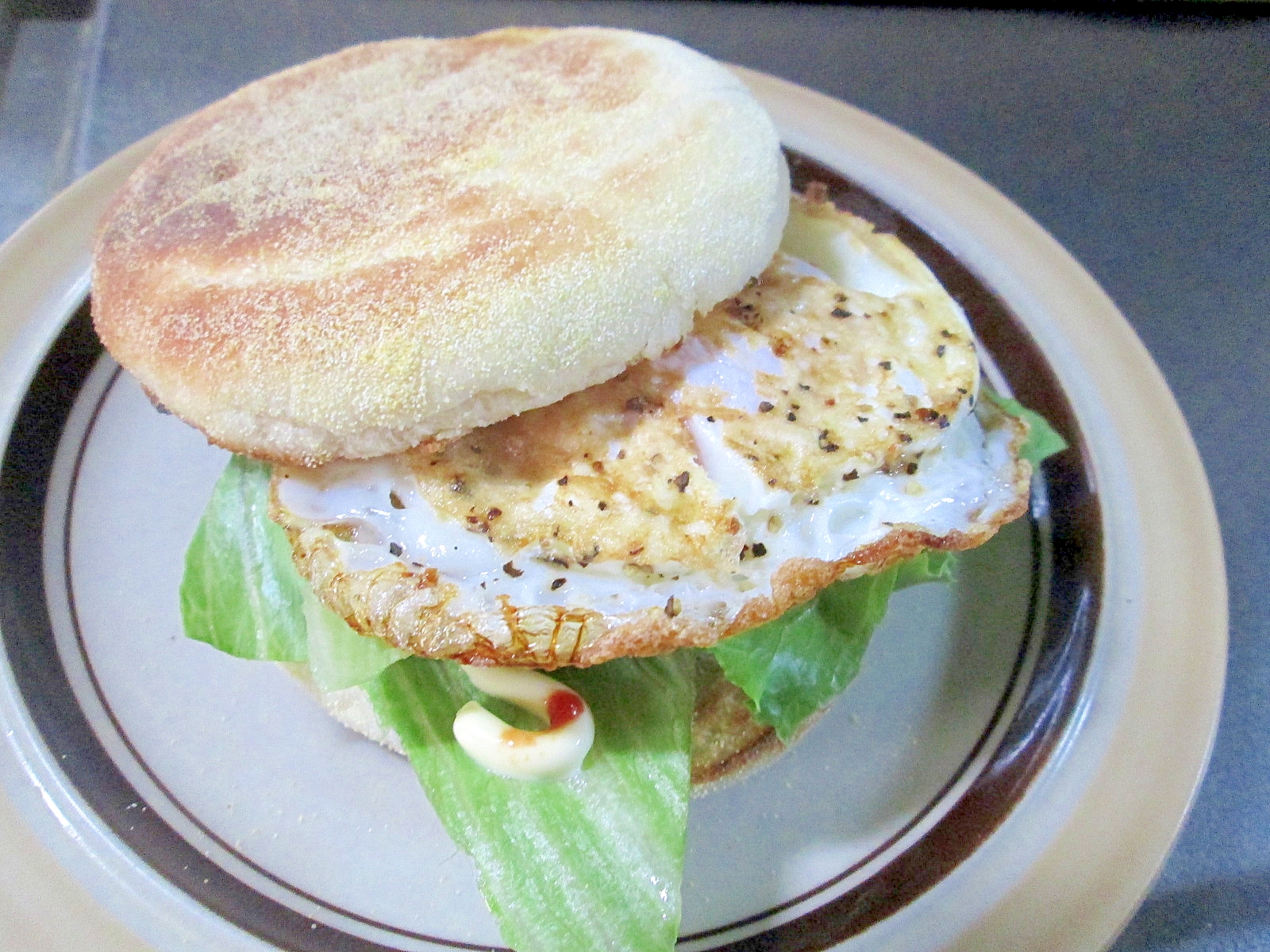 朝食に♬イングリッシュマフィンの目玉焼きサンド