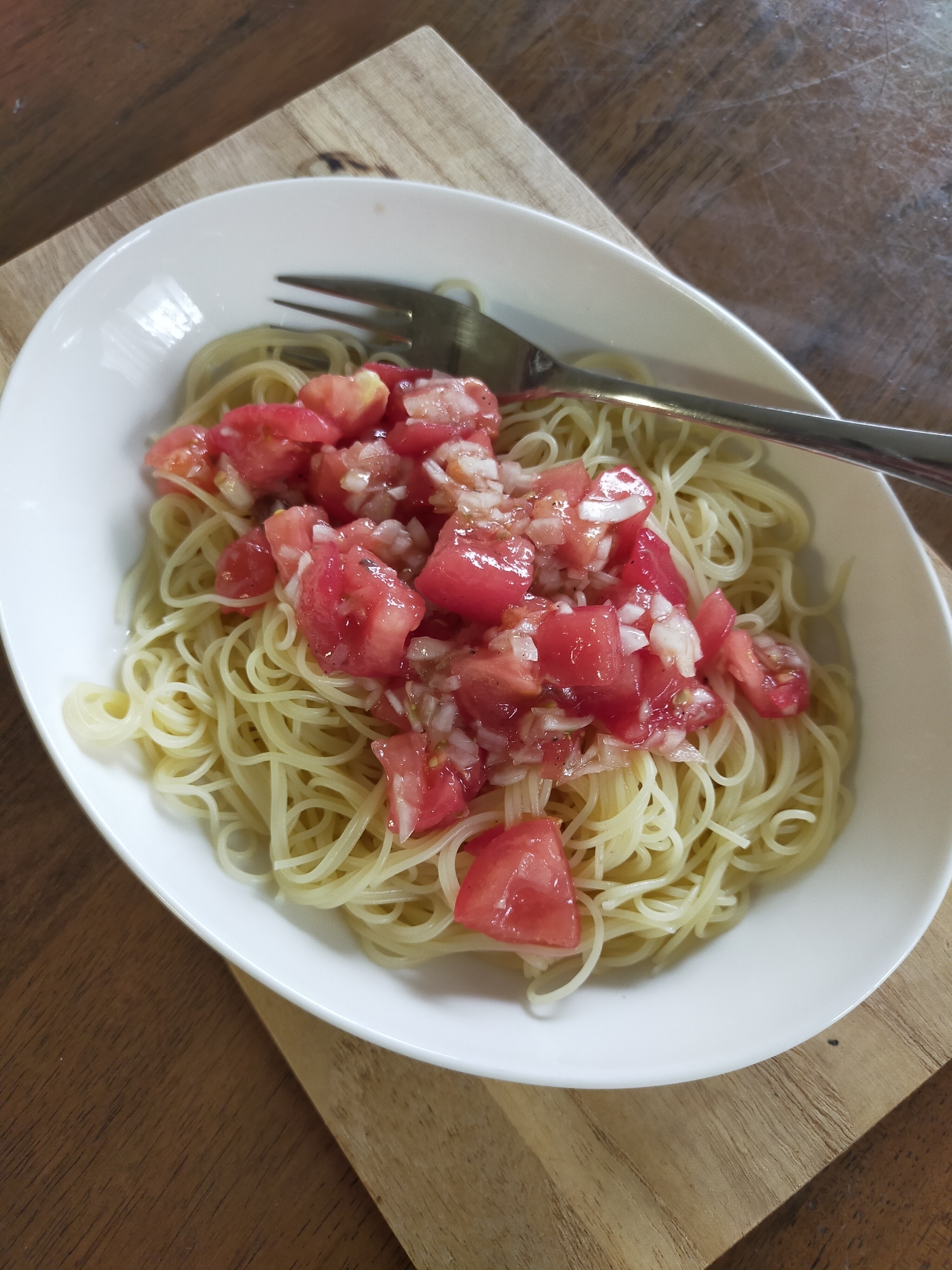 冷たいトマトのパスタ