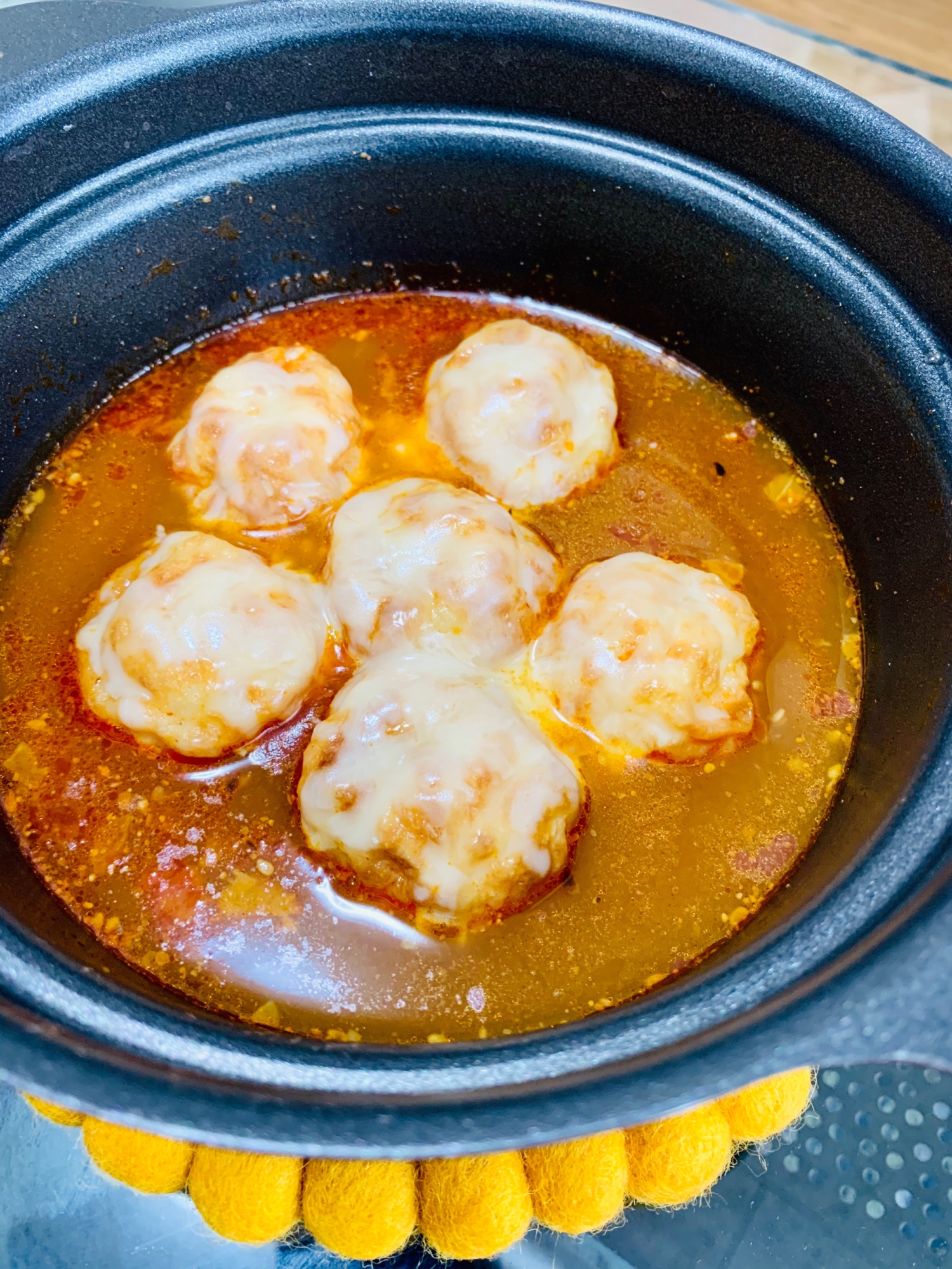 たこ焼きのチーズキムチスープ