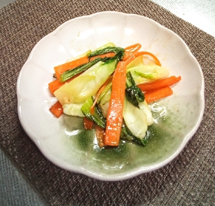 青梗菜と人参のごま油炒め
