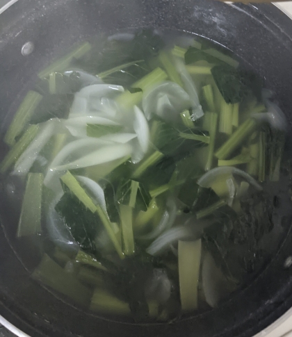 小松菜とベーコンのコンソメスープ