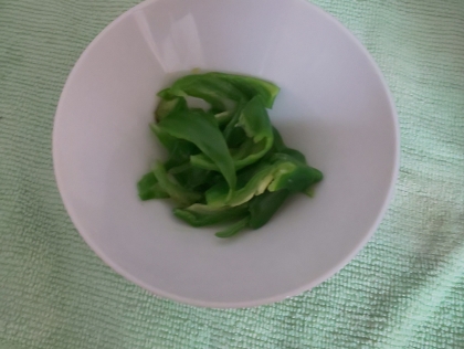 ピーマンとにんにくのごま油炒め