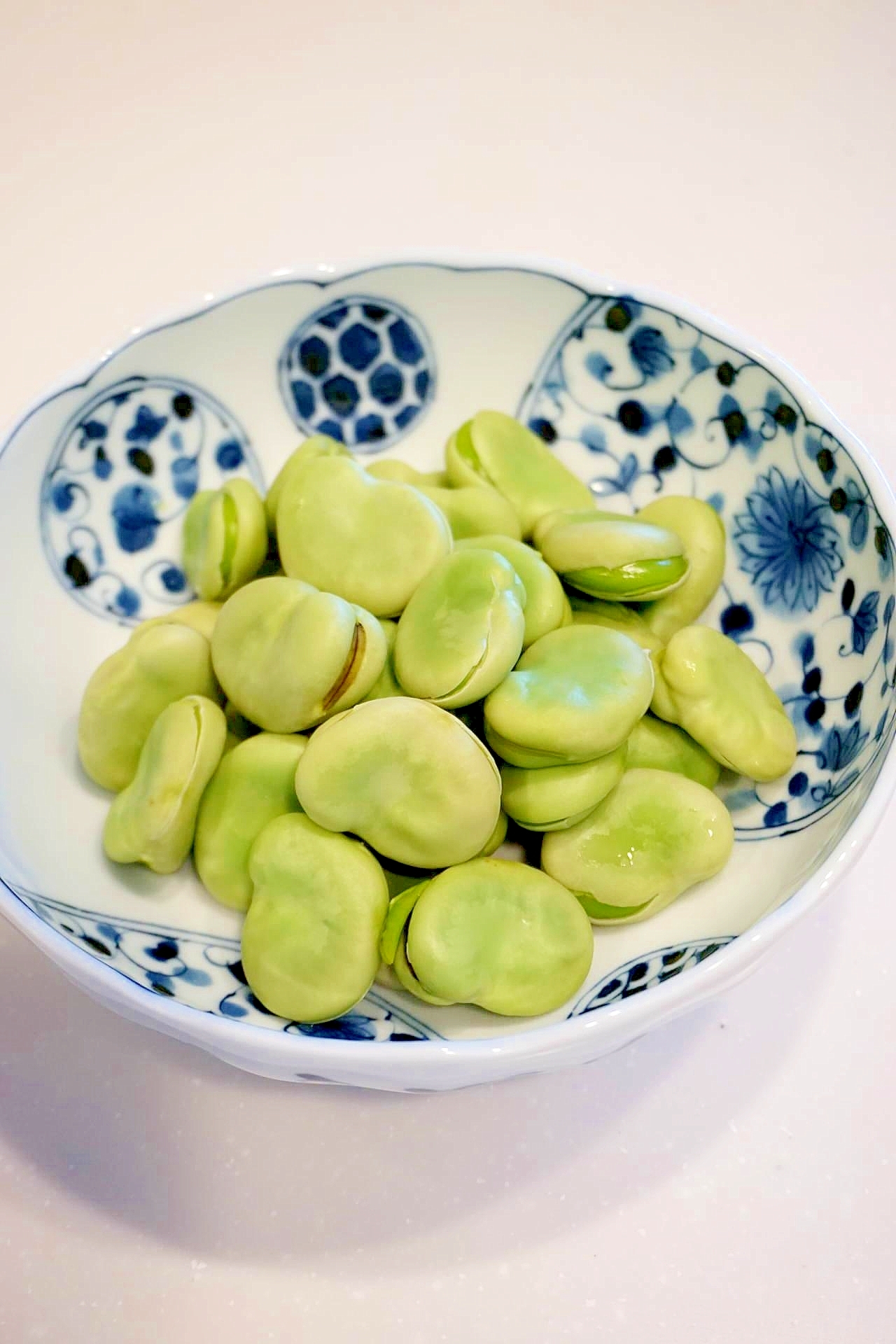 日本酒のおつまみに最適！さや付きそら豆の塩ゆで