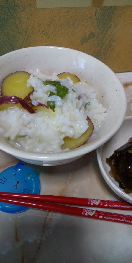 akm1791さんおはようございます 小松菜黒米がないので
紫蘇の葉 と実を入れました
夜中 寒かったですね