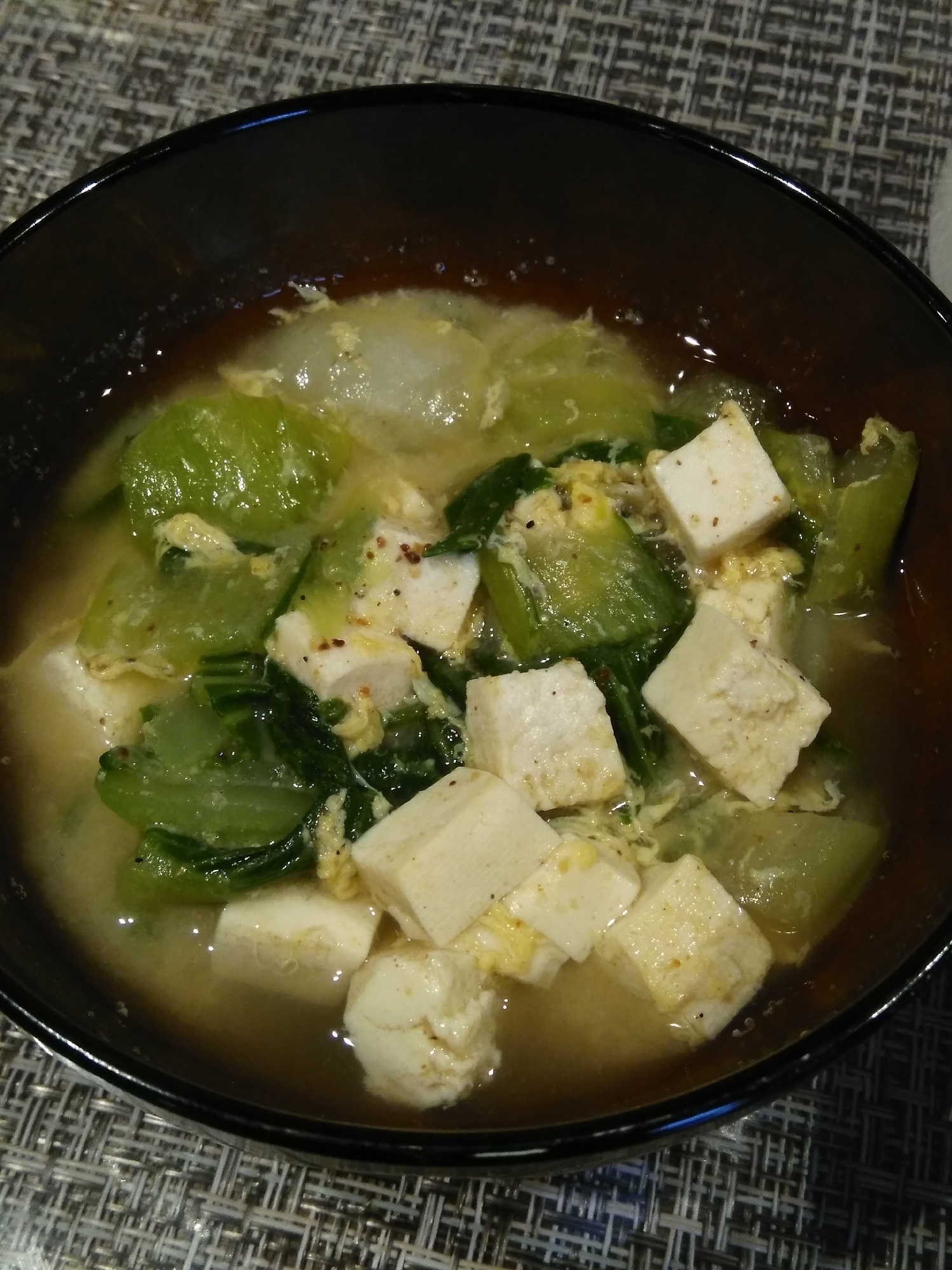 チンゲン菜と豆腐のかき玉味噌汁