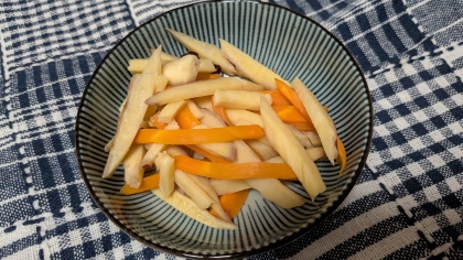 レンジで簡単♪さつまいもとにんじんの塩きんぴら✿