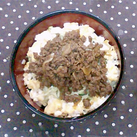 ピリ辛ミンチの三色丼