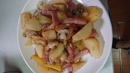 マッシュルームとポテトのガーリック炒め