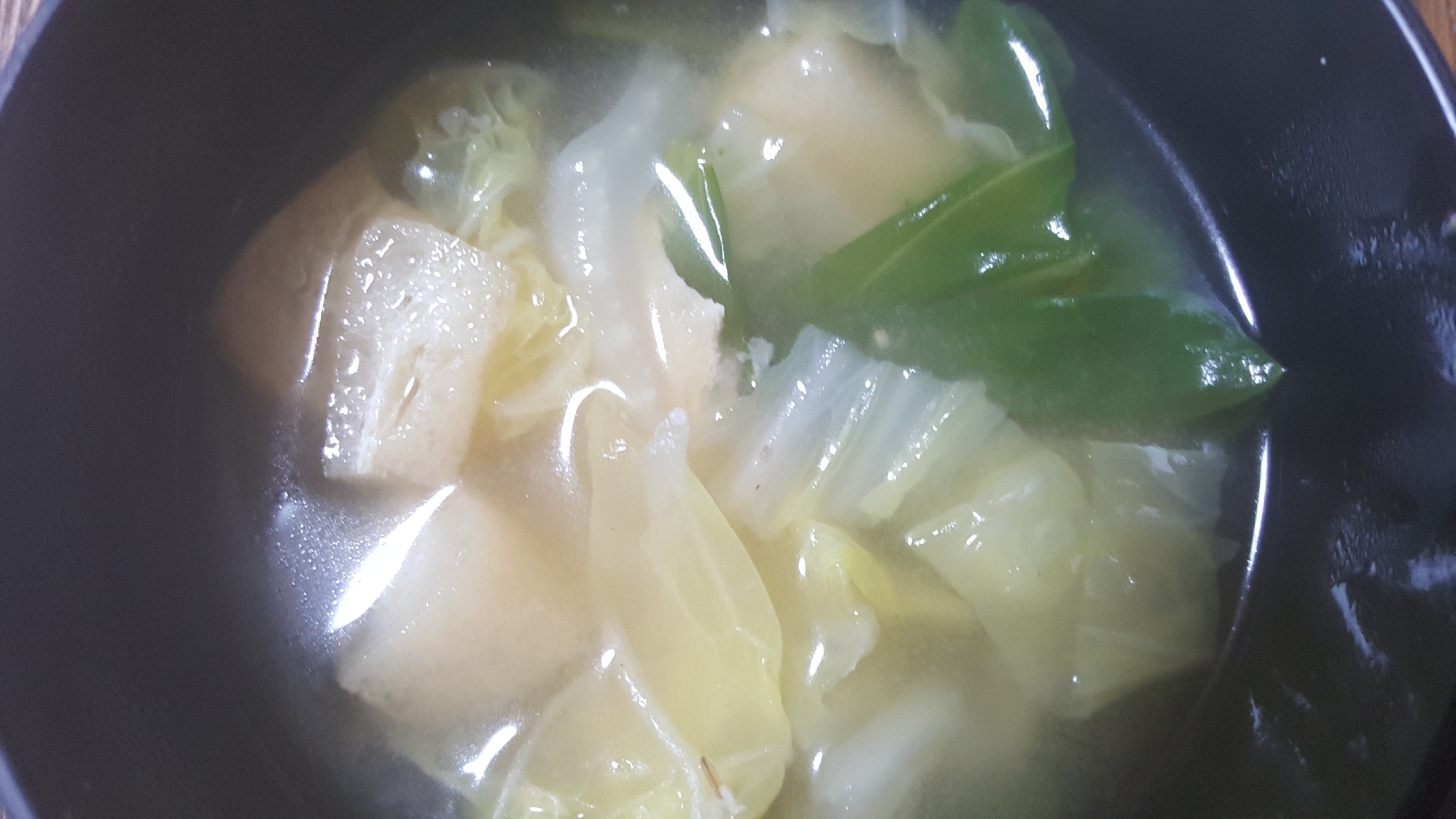 白菜と油揚げの味噌汁