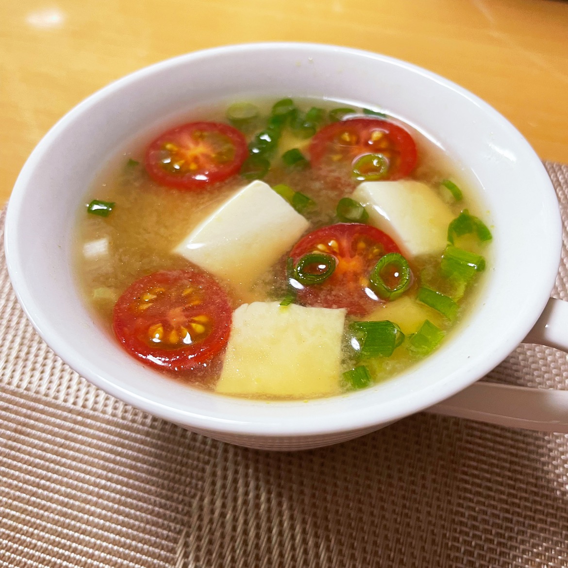 節約簡単！豆腐とミニトマトの味噌スープ