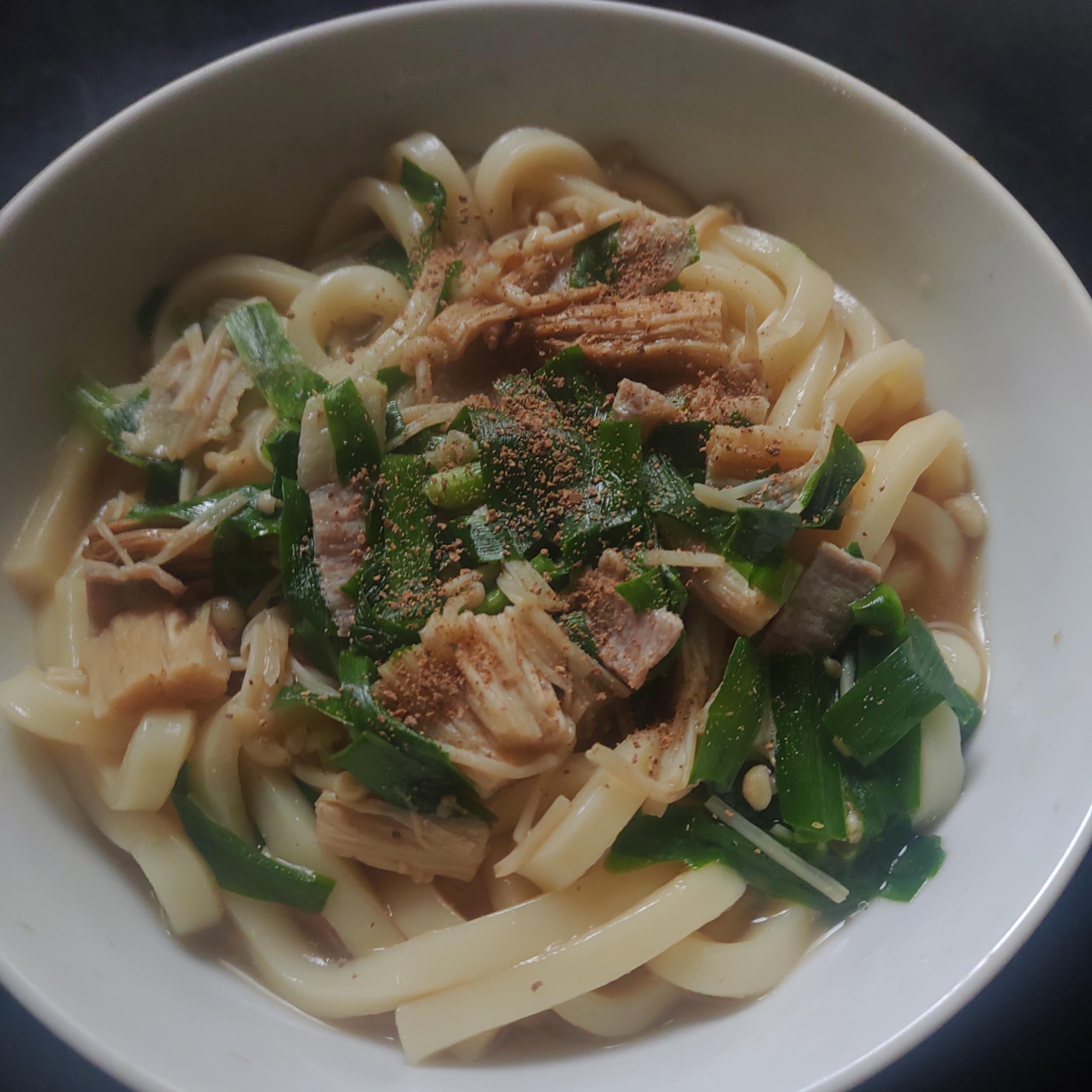 にら、えのきの肉うどん