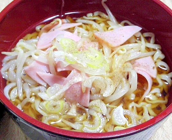 ハムともやし炒めの簡単即席ラーメン