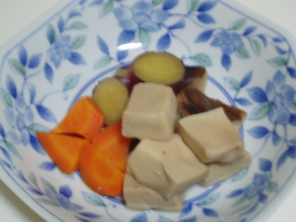 高野豆腐に煮汁がしみこんでとっても美味しかったです。
寒くなってきたので温かい煮物はうれしいです☆ご馳走さまでした（*^_^*）